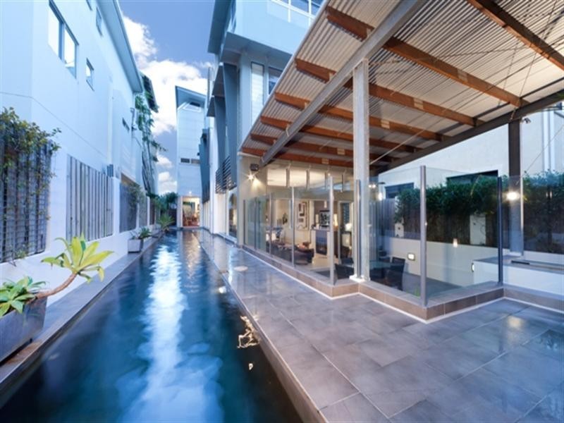 32 Nagel Avenue, Miami QLD 4220