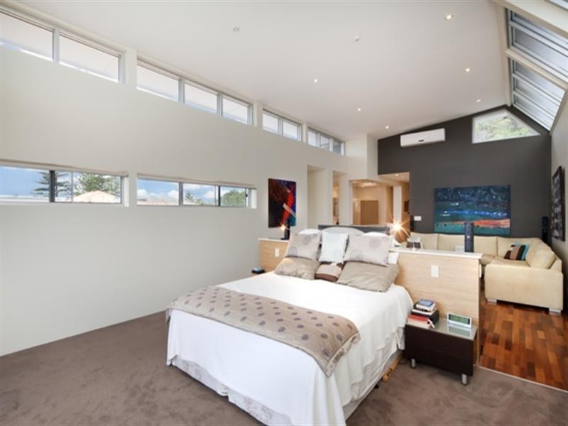 32 Nagel Avenue, Miami QLD 4220