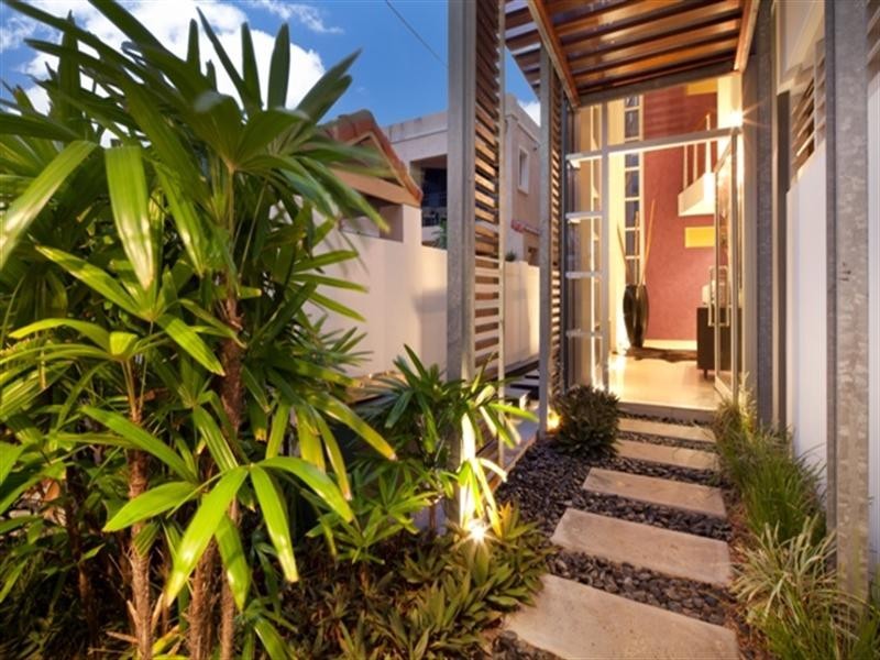 32 Nagel Avenue, Miami QLD 4220