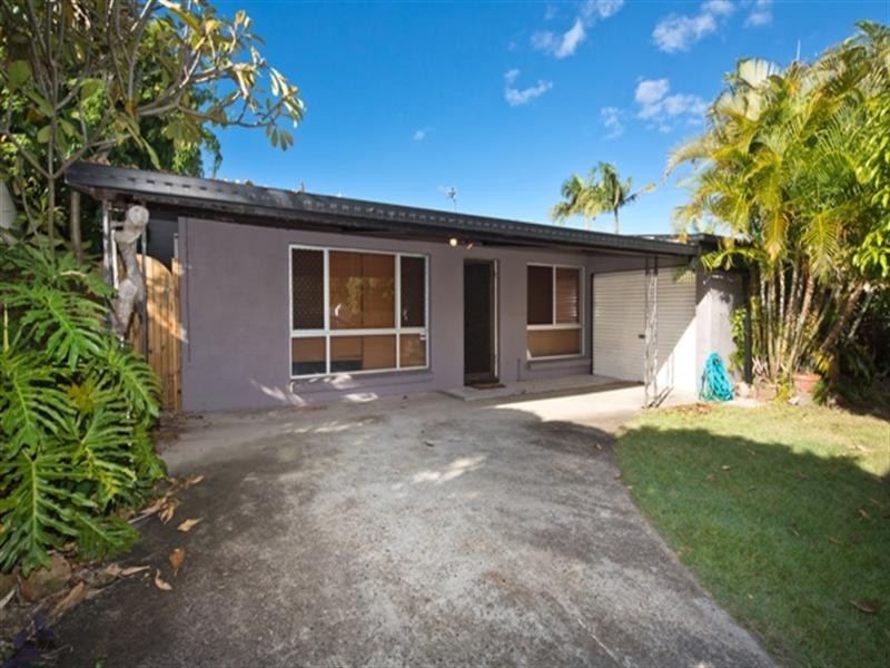 42 Allambi Avenue, Broadbeach Waters QLD 4218