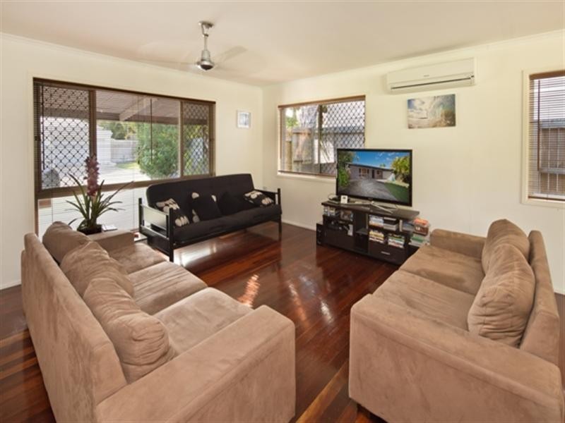 42 Allambi Avenue, Broadbeach Waters QLD 4218