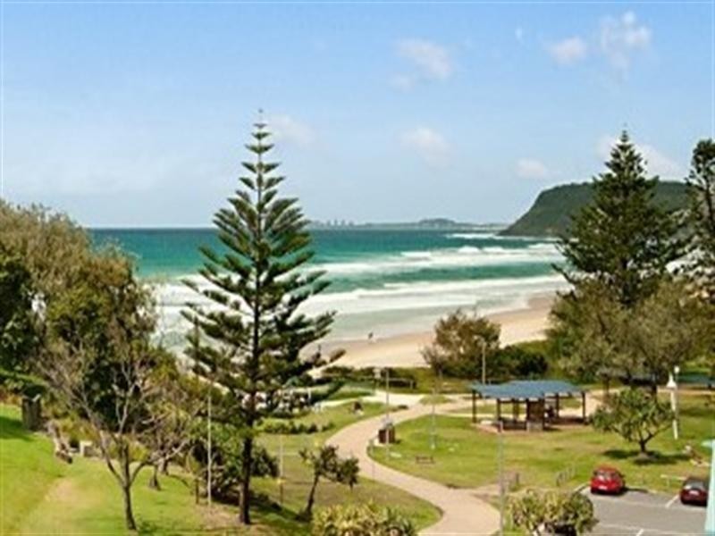 7 Brakes Crescent, Miami QLD 4220