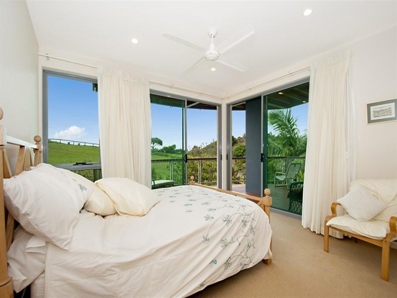 7 Brakes Crescent, Miami QLD 4220