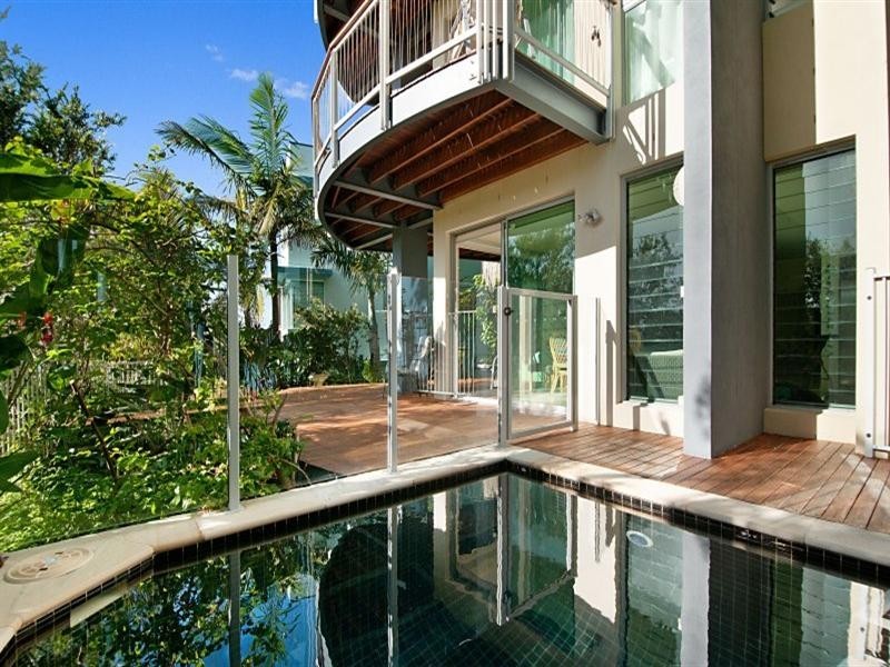 7 Brakes Crescent, Miami QLD 4220