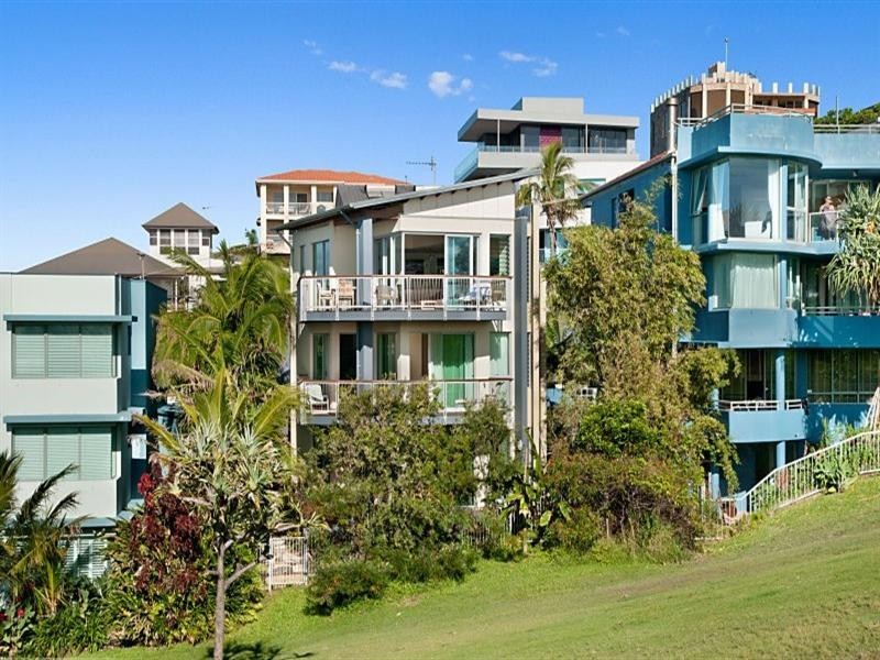 7 Brakes Crescent, Miami QLD 4220