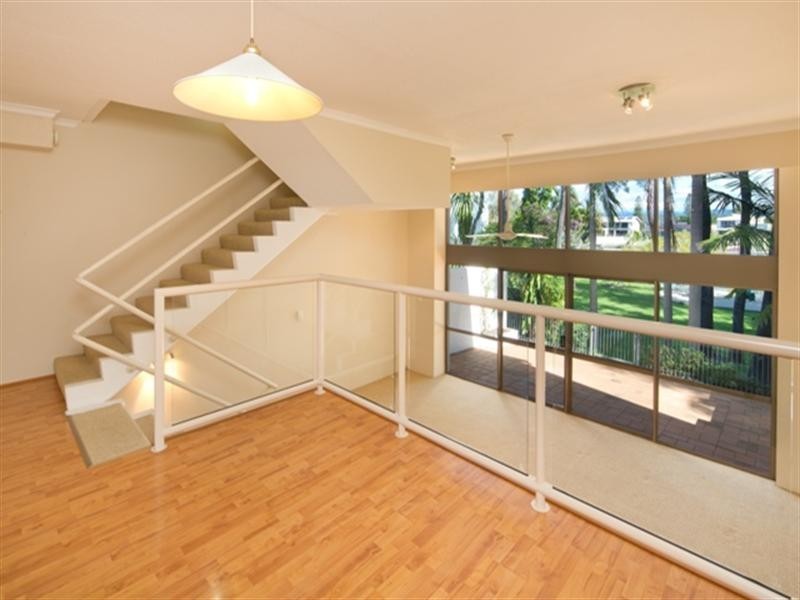 16/7 Campbell Street, Bundall QLD 4217