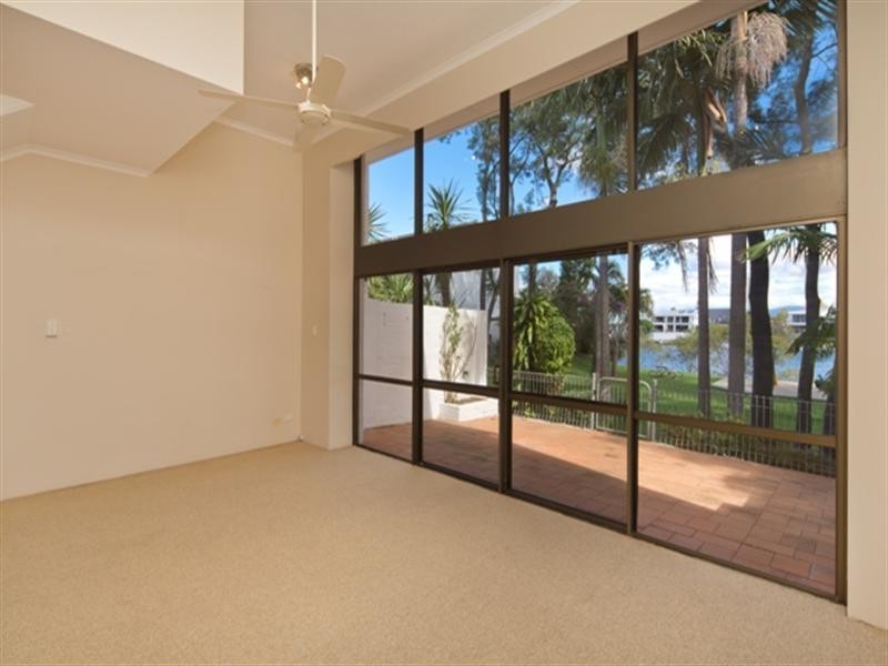 16/7 Campbell Street, Bundall QLD 4217