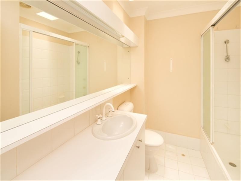16/7 Campbell Street, Bundall QLD 4217