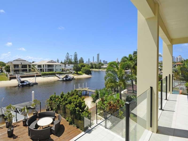 27 Andrea Avenue, Broadbeach Waters QLD 4218