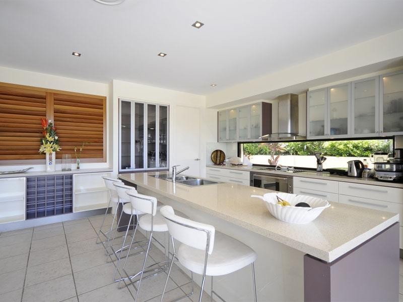 27 Andrea Avenue, Broadbeach Waters QLD 4218