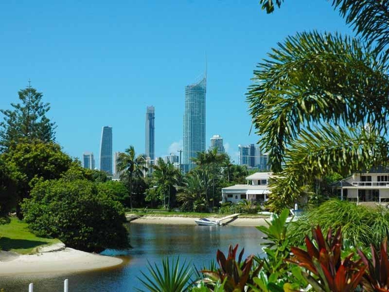 27 Andrea Avenue, Broadbeach Waters QLD 4218