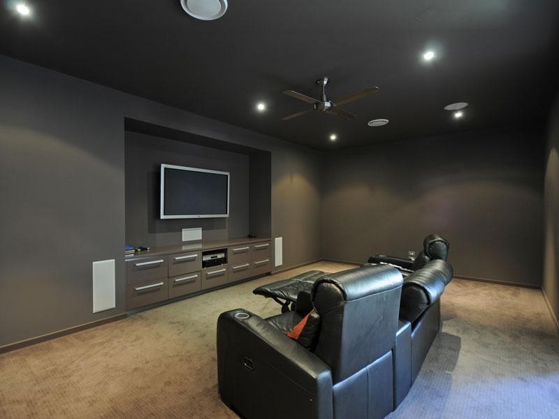 27 Andrea Avenue, Broadbeach Waters QLD 4218