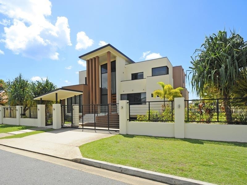 27 Andrea Avenue, Broadbeach Waters QLD 4218