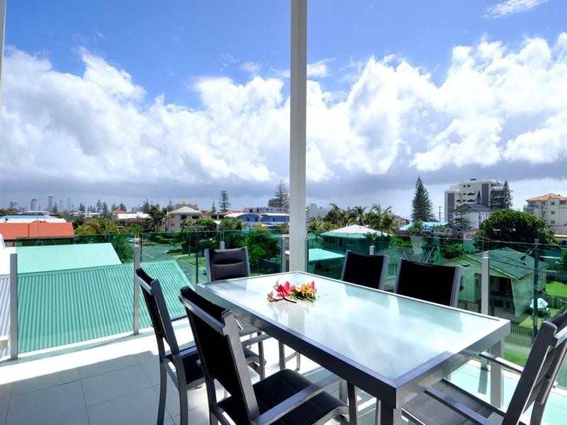 1/6 Seagull Avenue, Mermaid Beach QLD 4218