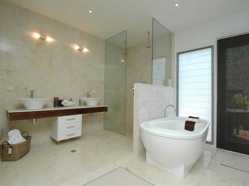 9 Ventura Road, Mermaid Beach QLD 4218