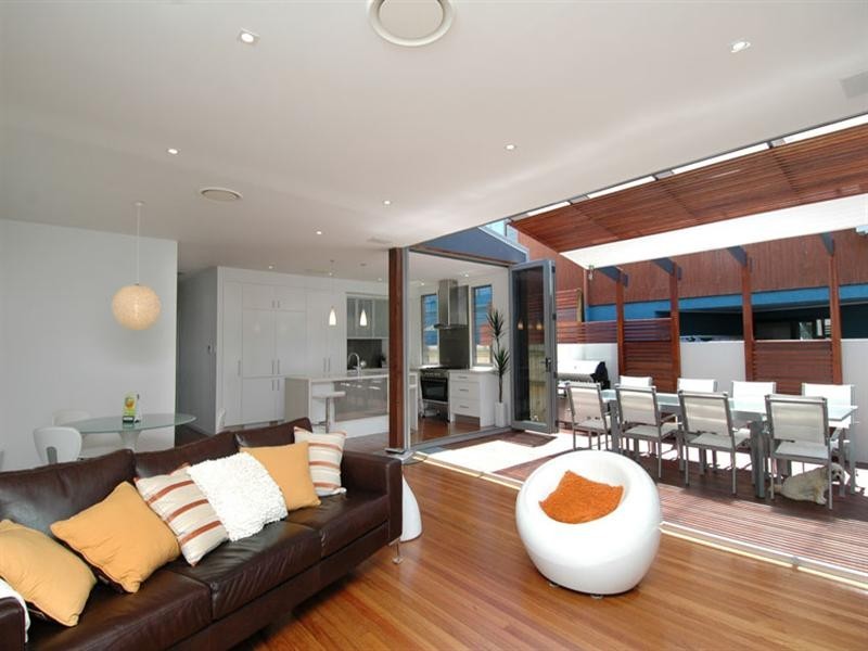 9 Ventura Road, Mermaid Beach QLD 4218