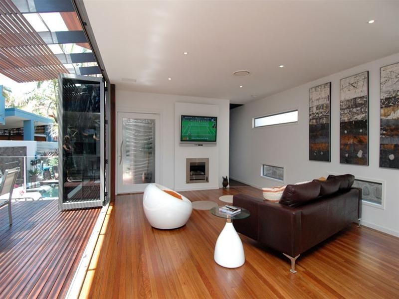 9 Ventura Road, Mermaid Beach QLD 4218