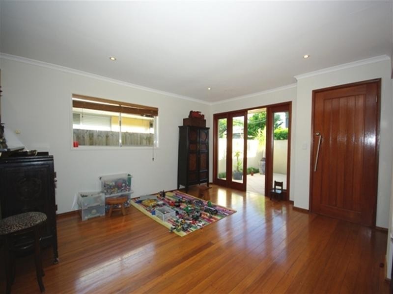 115 Albion Avenue, Miami QLD 4220