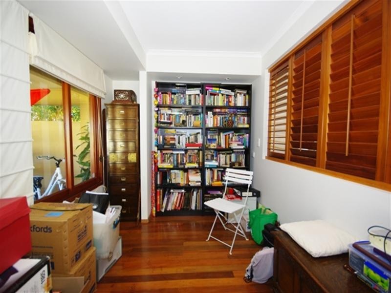 115 Albion Avenue, Miami QLD 4220