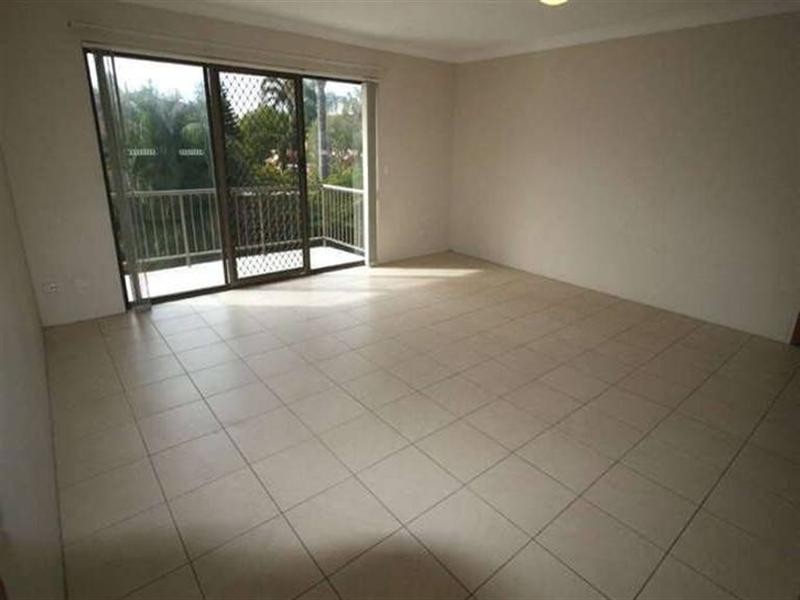 Apartment 5 Sussex Place’ 6 Angie Court, Mermaid Waters QLD 4218