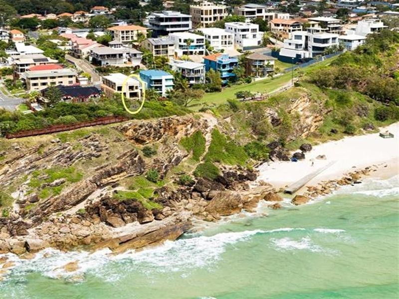 2/3 Brakes Crescent, Miami QLD 4220