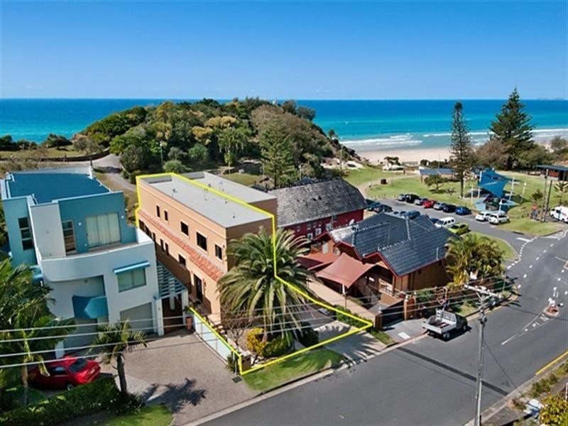 2/3 Brakes Crescent, Miami QLD 4220