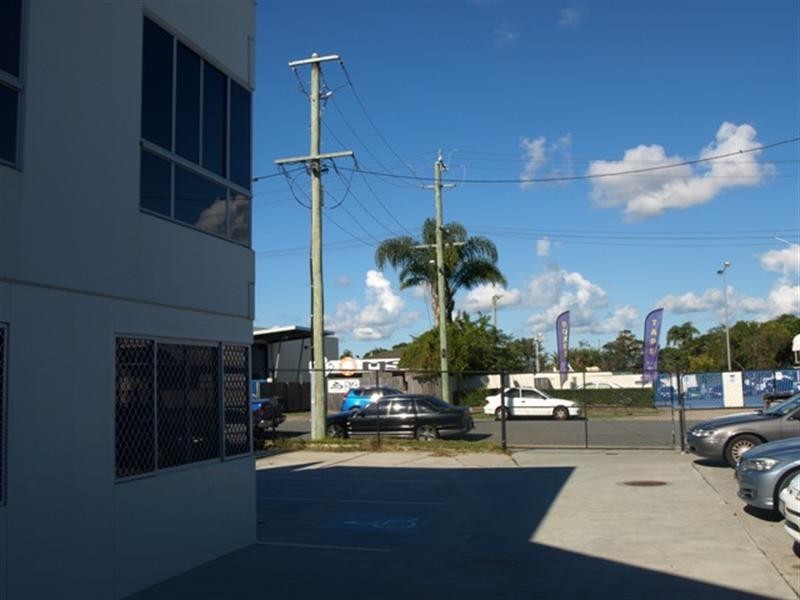 11 Oak Avenue, Miami QLD 4220