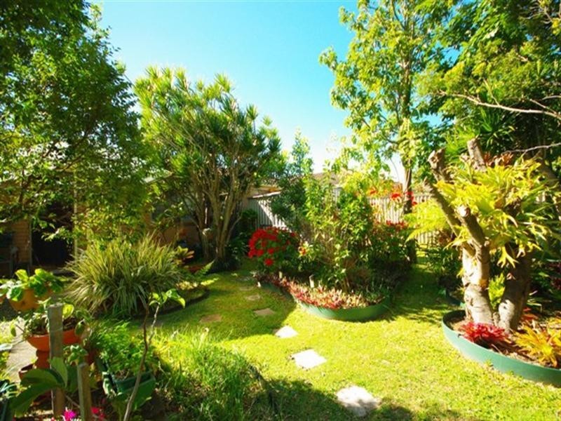 24 Paradise Avenue, Miami QLD 4220