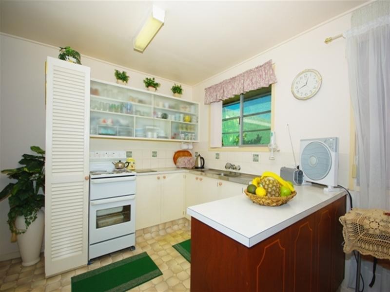 24 Paradise Avenue, Miami QLD 4220