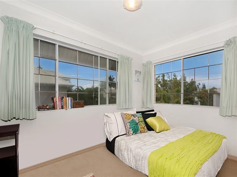 21 Ocean Street, Mermaid Beach QLD 4218