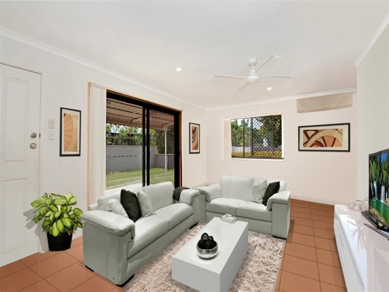 27 Savoy Drive, Broadbeach Waters QLD 4218