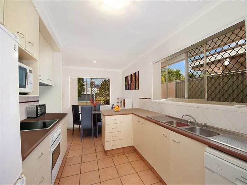 27 Savoy Drive, Broadbeach Waters QLD 4218