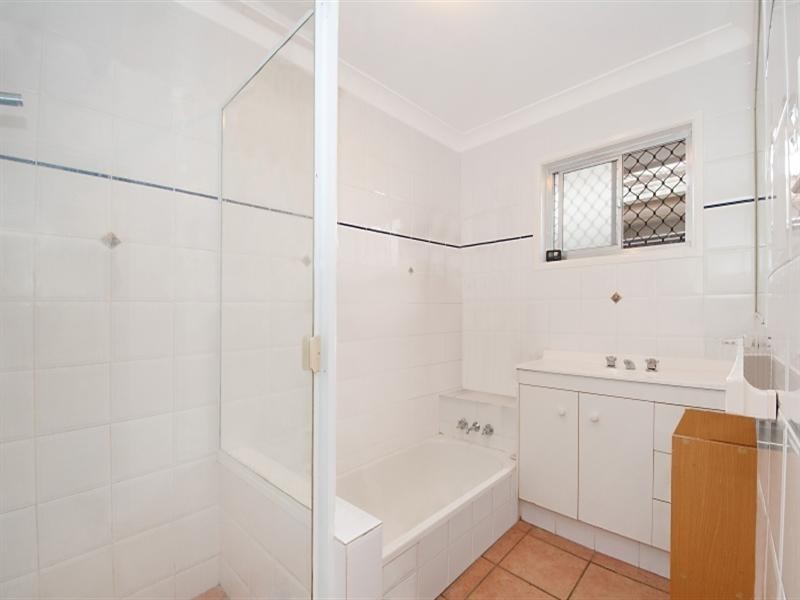 27 Savoy Drive, Broadbeach Waters QLD 4218