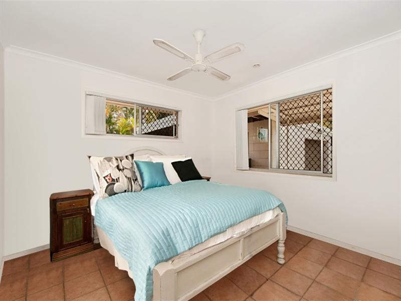 27 Savoy Drive, Broadbeach Waters QLD 4218