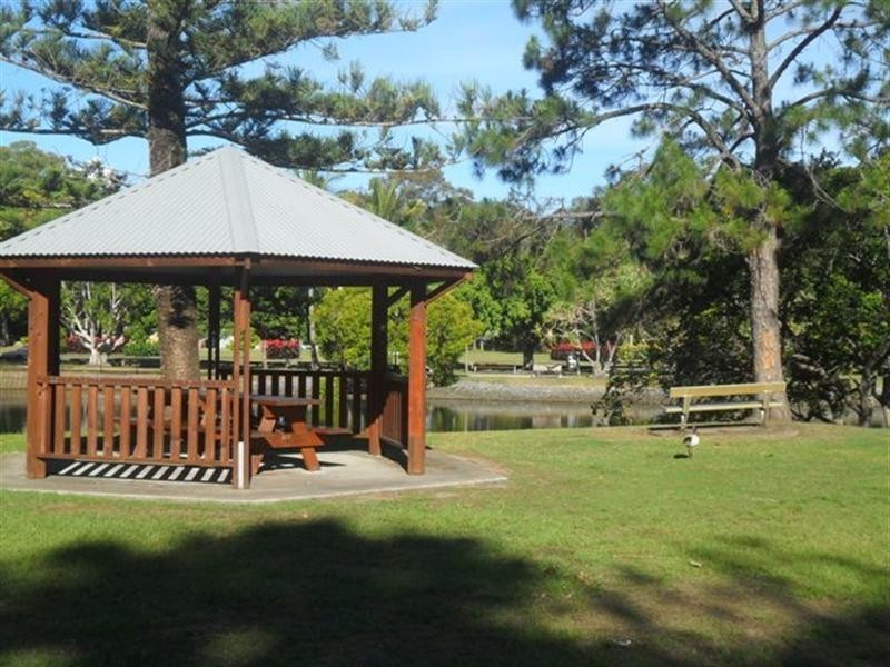 27 Savoy Drive, Broadbeach Waters QLD 4218