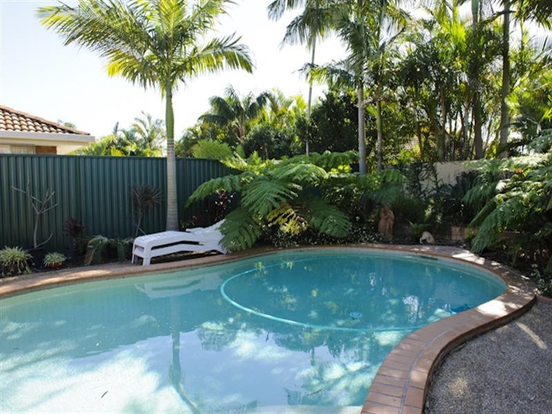 147 Markeri Street, Mermaid Waters QLD 4218