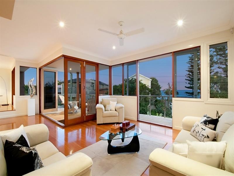 98 Hedges Avenue, Mermaid Beach QLD 4218