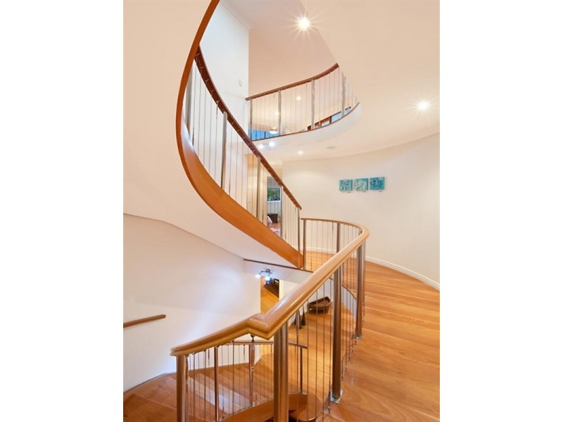 98 Hedges Avenue, Mermaid Beach QLD 4218