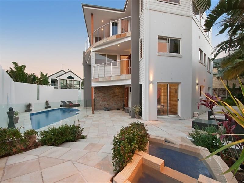 98 Hedges Avenue, Mermaid Beach QLD 4218