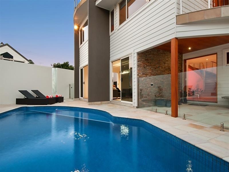 98 Hedges Avenue, Mermaid Beach QLD 4218