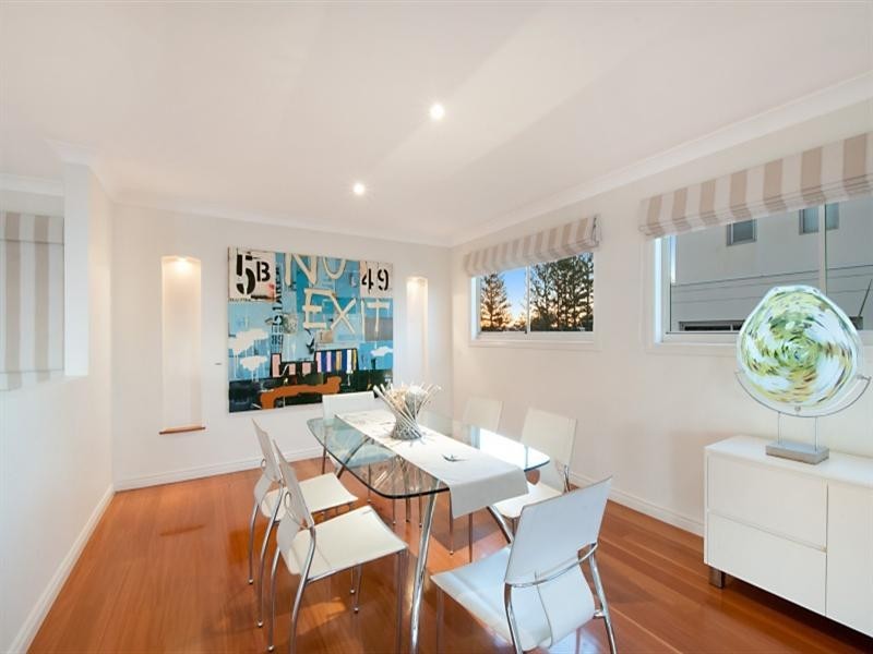 98 Hedges Avenue, Mermaid Beach QLD 4218