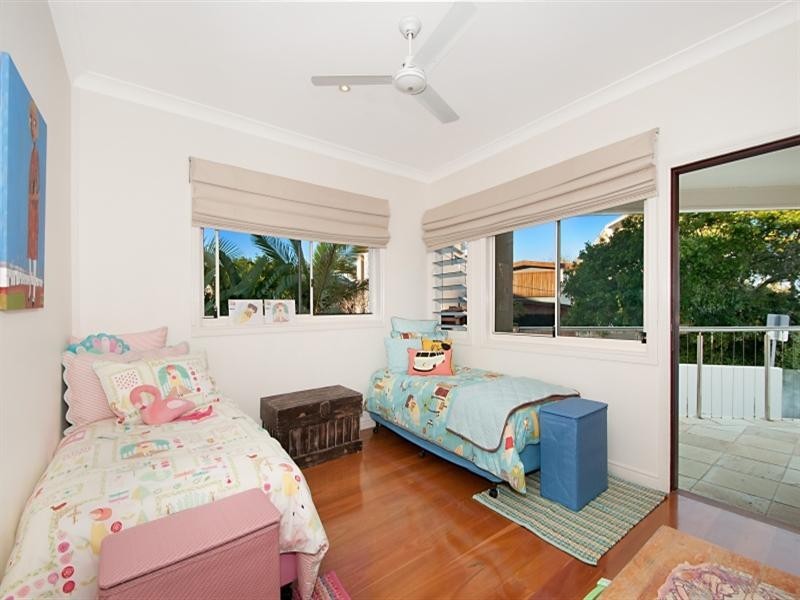 98 Hedges Avenue, Mermaid Beach QLD 4218