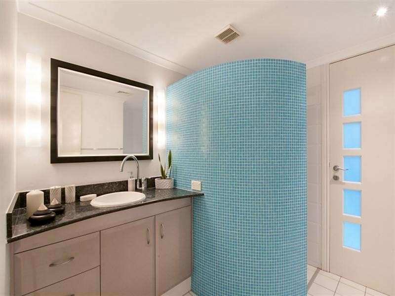 98 Hedges Avenue, Mermaid Beach QLD 4218