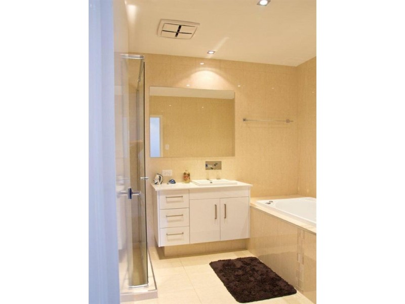 2/43 Avanti Street, Mermaid Waters QLD 4218