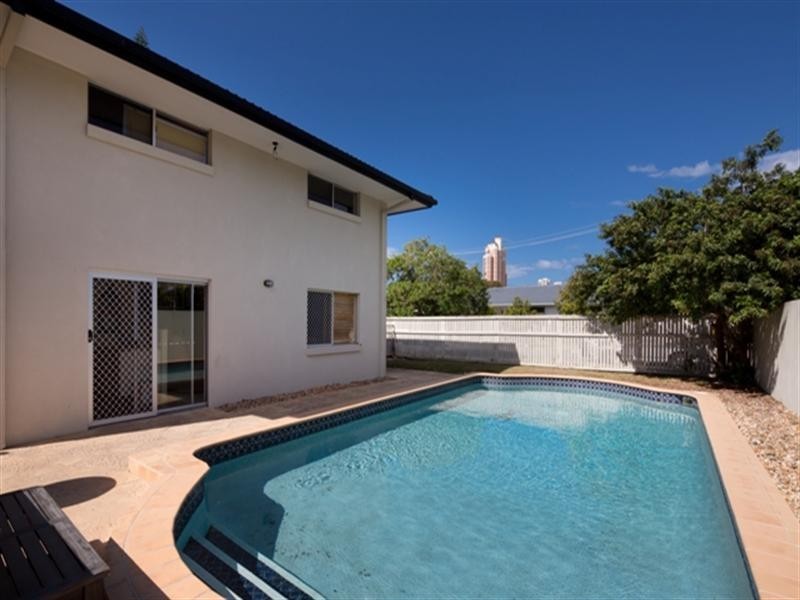 7 Karina Crescent, Broadbeach Waters QLD 4218