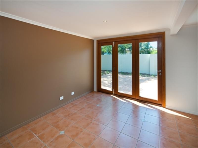 7 Karina Crescent, Broadbeach Waters QLD 4218