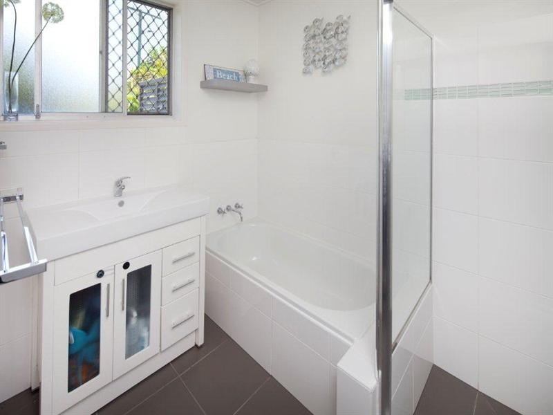 14 Naranga Avenue, Broadbeach Waters QLD 4218