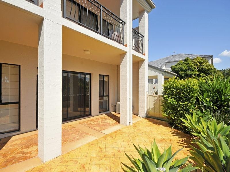 6 ‘Phoenix Palms’, 1 Bronberg Court, Southport QLD 4215