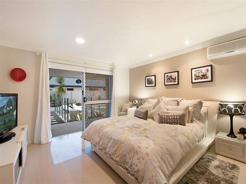 46 Arcadia Drive, Mermaid Waters QLD 4218