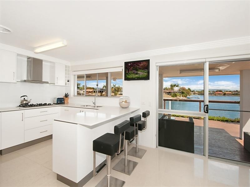 46 Arcadia Drive, Mermaid Waters QLD 4218